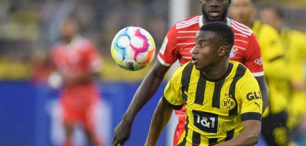 مدير دورتموند لـ موكوكو: عليك أن تختار بين التجديد أو الرحيل